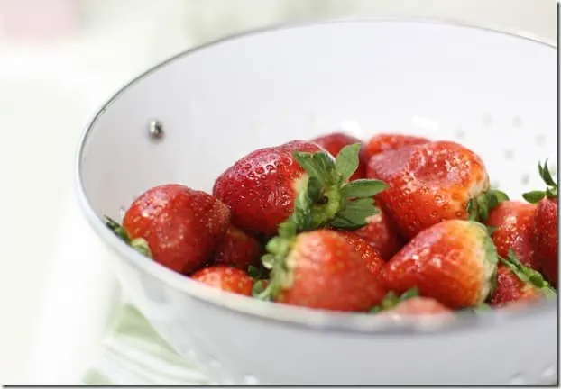 choc.strawberries2